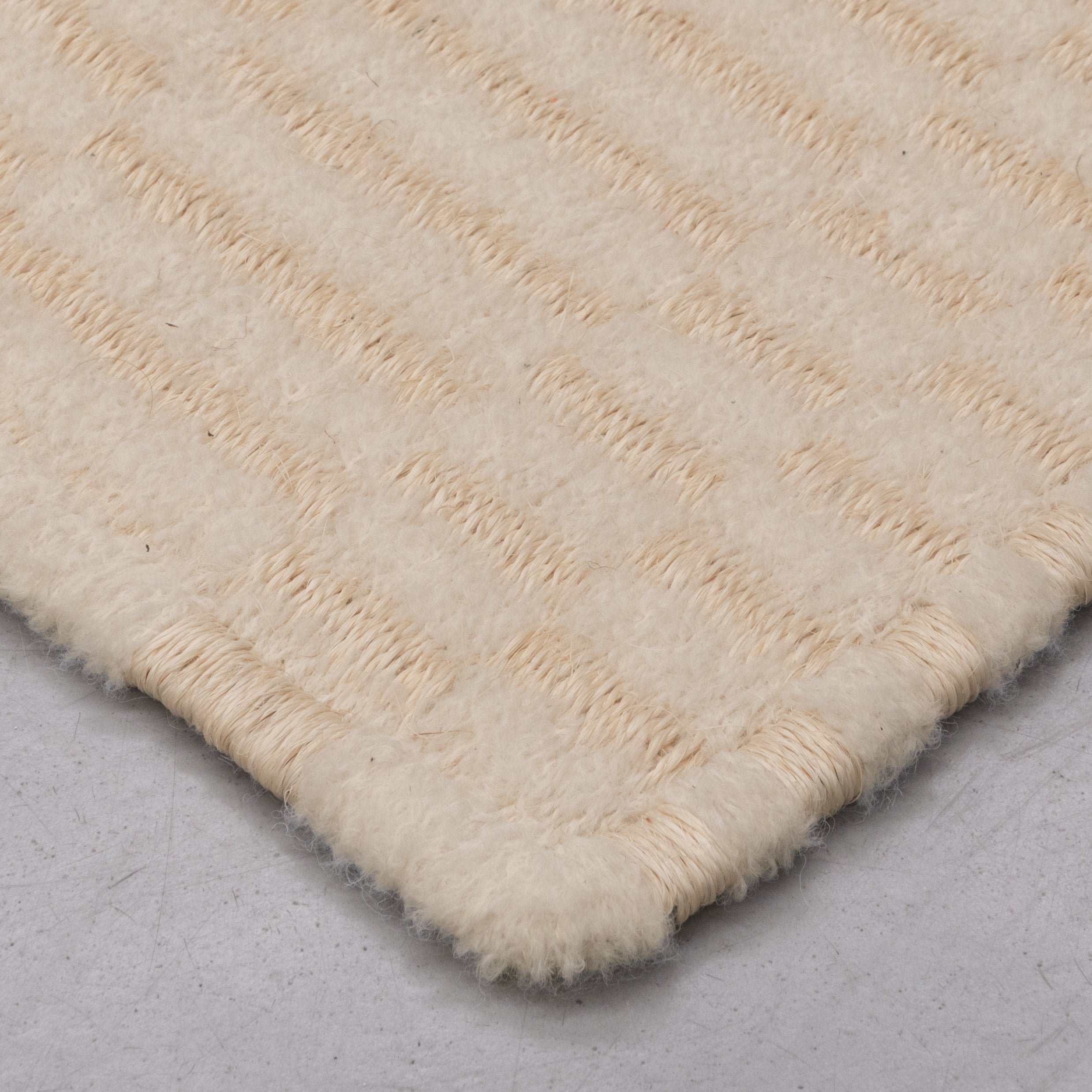 AXXIS WEAVE RUG IN WHITE FIQUE AND BOUCLÉ ALPACA