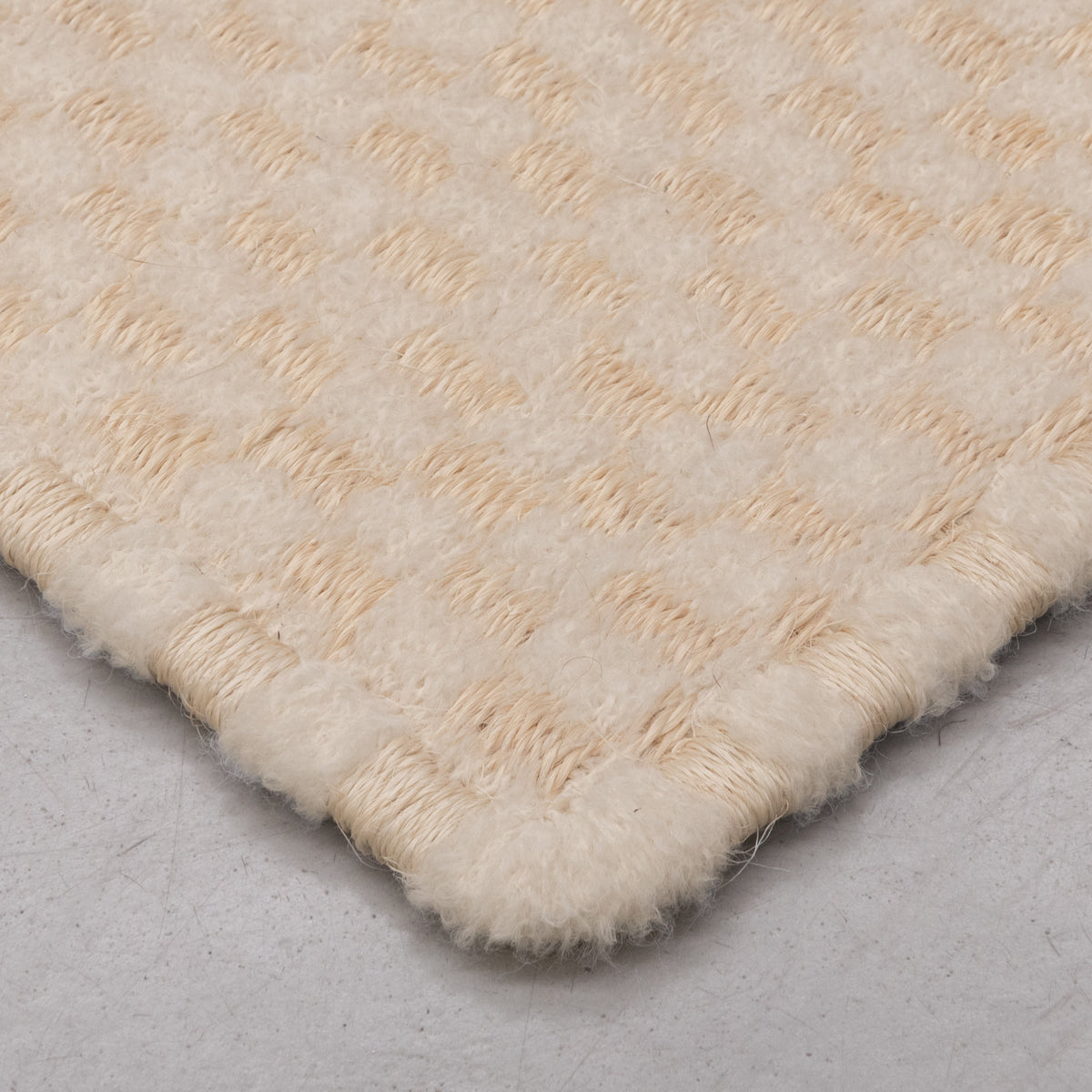 CHESS WEAVE RUG IN WHITE FIQUE AND BOUCLÉ ALPACA