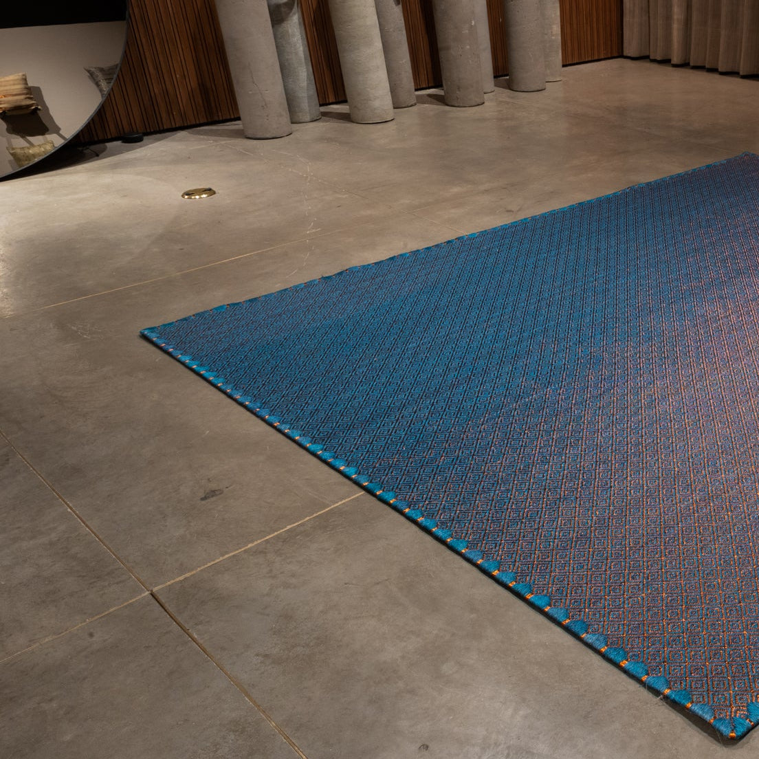 MEDIUM RHOMBUS WEAVE RUG IN TAYRONA BLUE FIQUE FIBER WITH COPPER