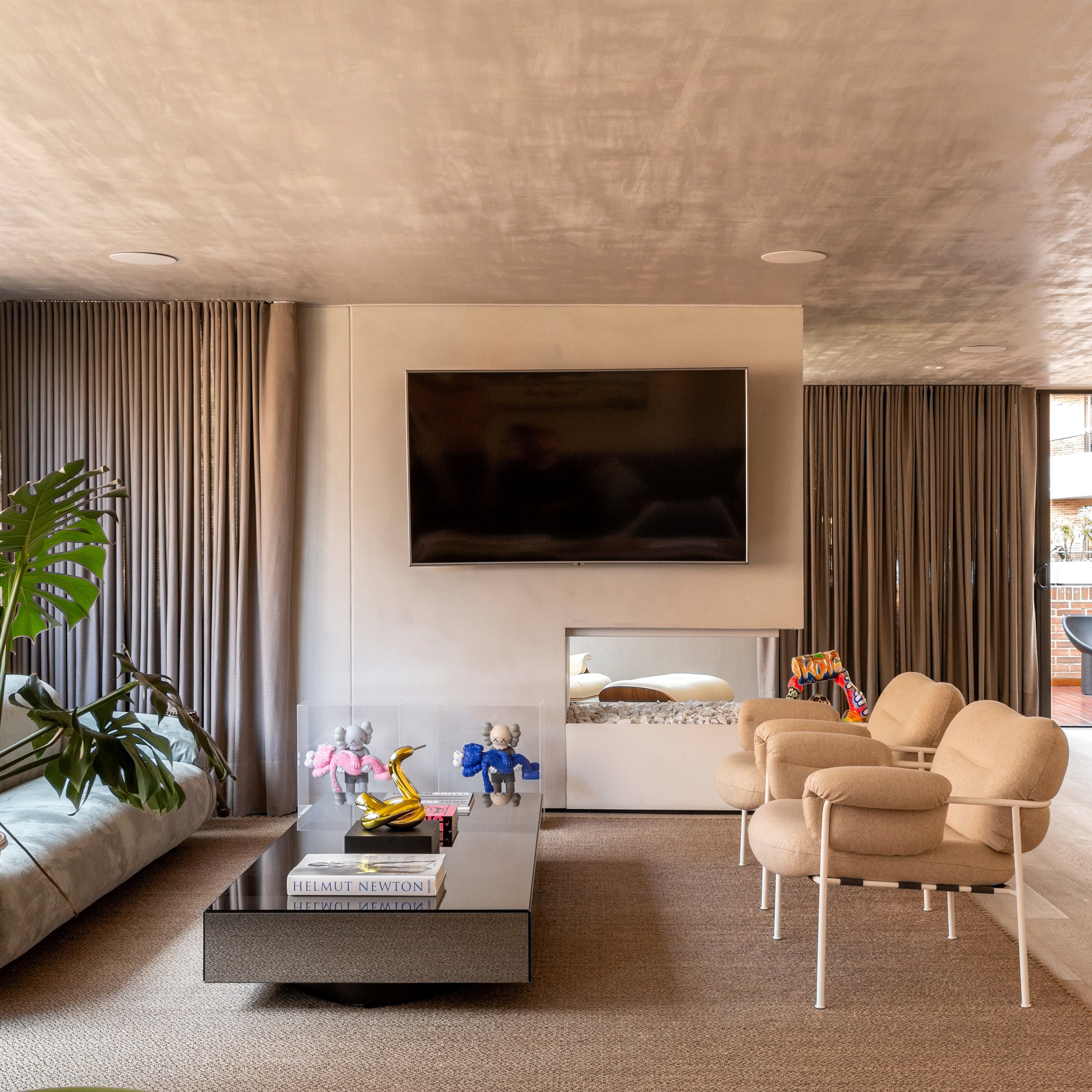 SUSU WEAVE RUG IN COPPER WITH NATURAL FIQUE FIBER