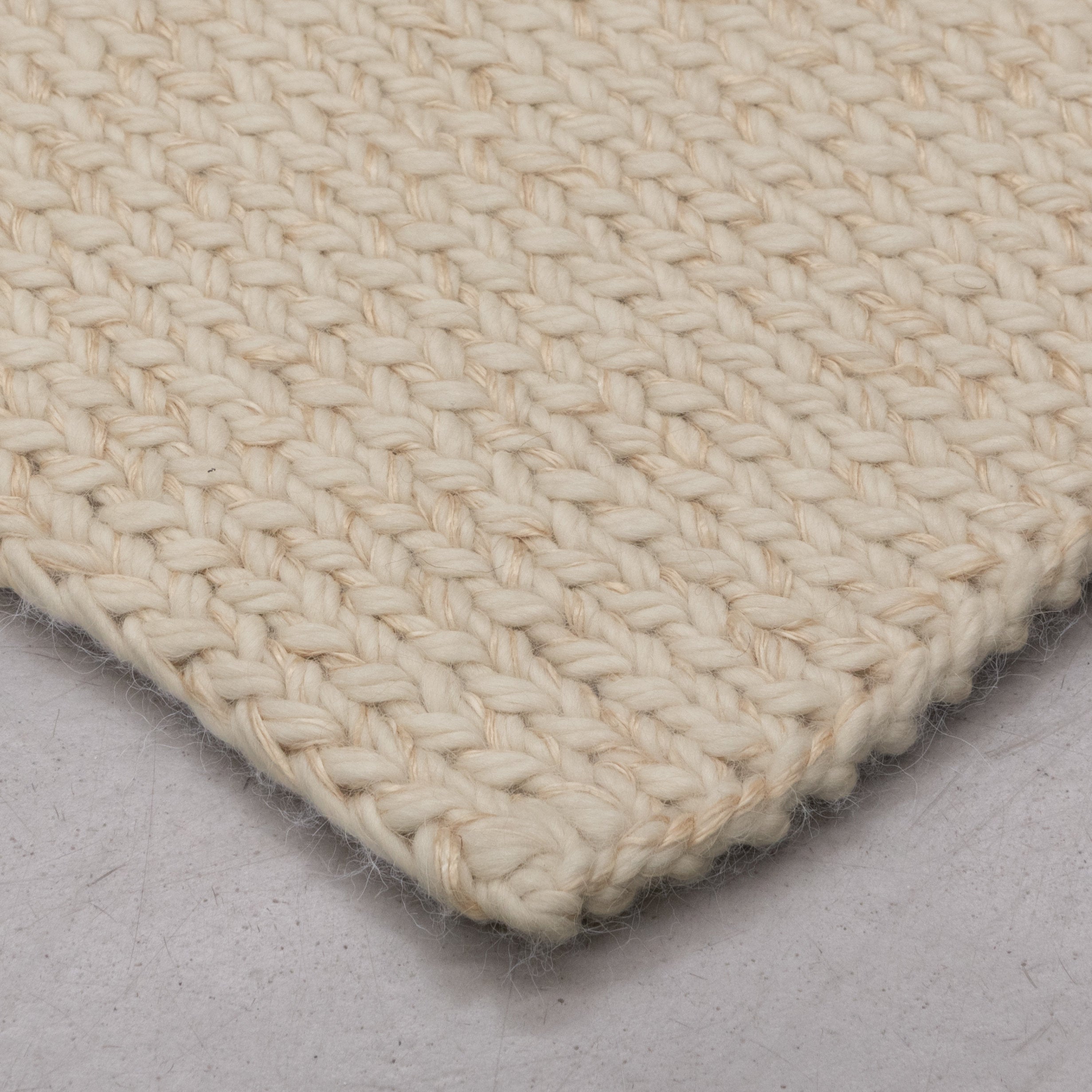 LUMA WEAVE RUG IN WHITE MOTÓN ALPACA AND BEIGE SILK