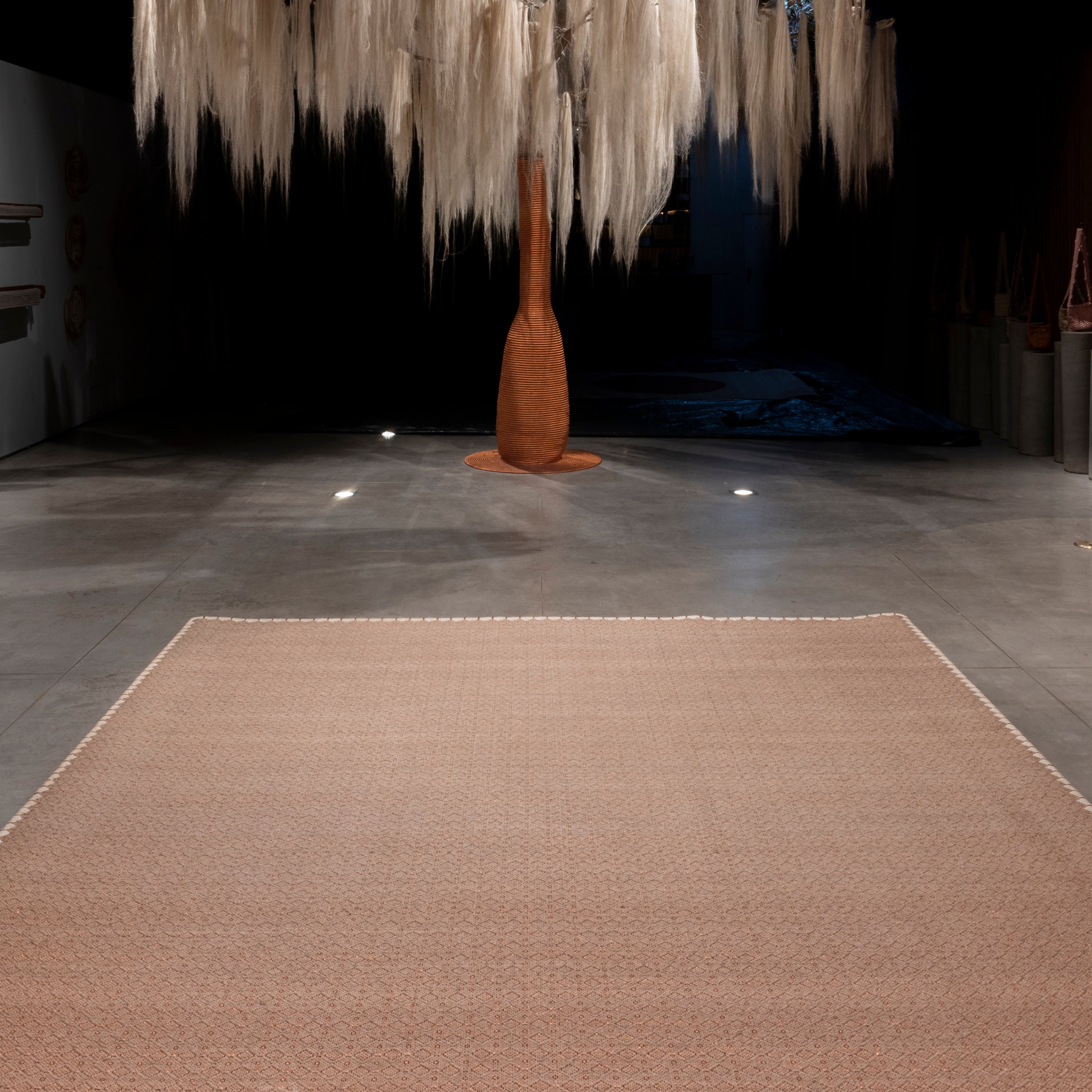ALUNA WEAVE RUG IN COPPER AND NATURAL FIQUE FIBER