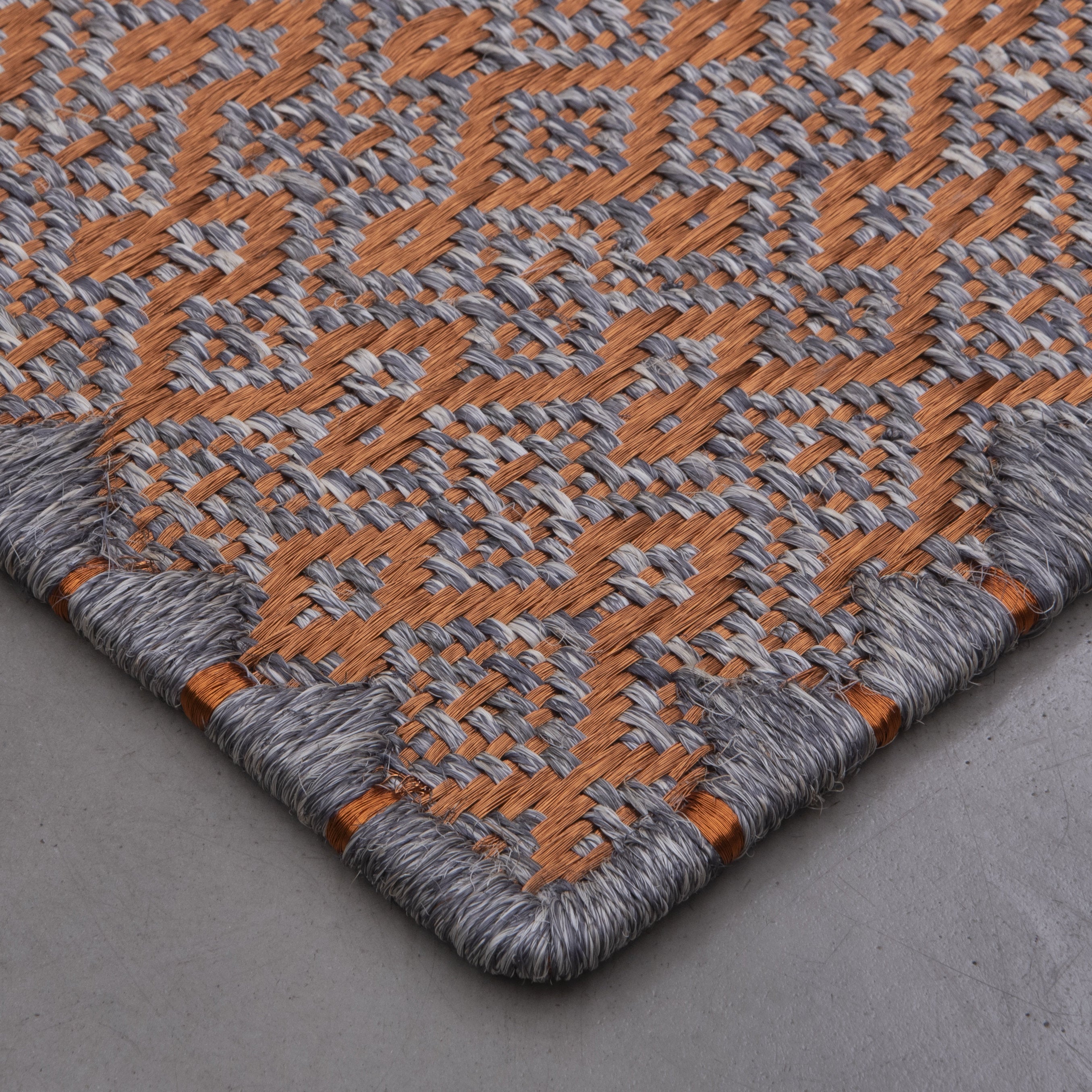 CASABLANCA WEAVE RUG IN WHITE-GRAY FIQUE FIBER AND COPPER