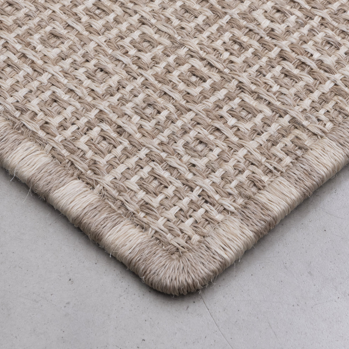 CUADROS WEAVE RUG IN NATURAL AND WHITE FIQUE FIBER
