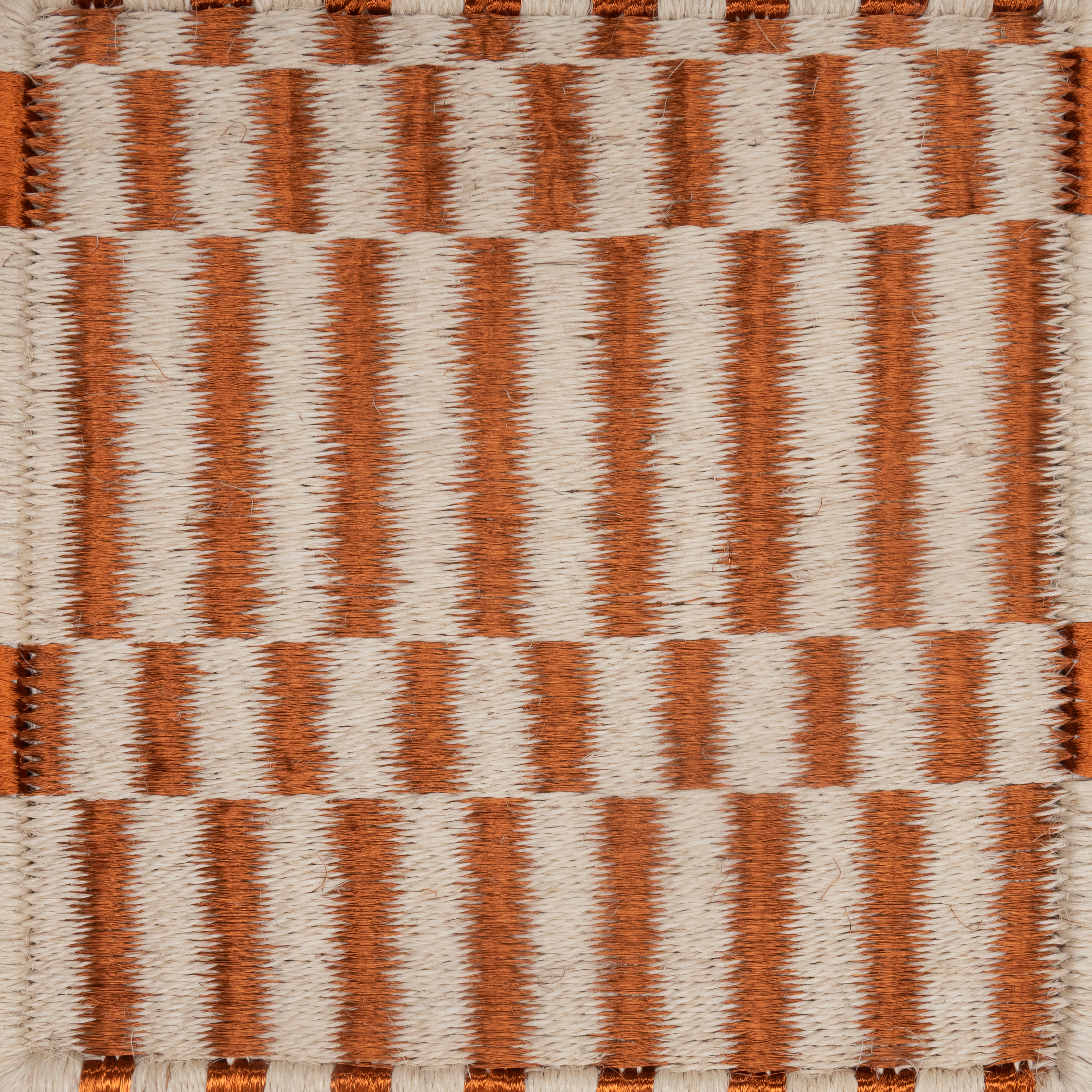 AXXIS WEAVE RUG IN WHITE FIQUE FIBER AND COPPER