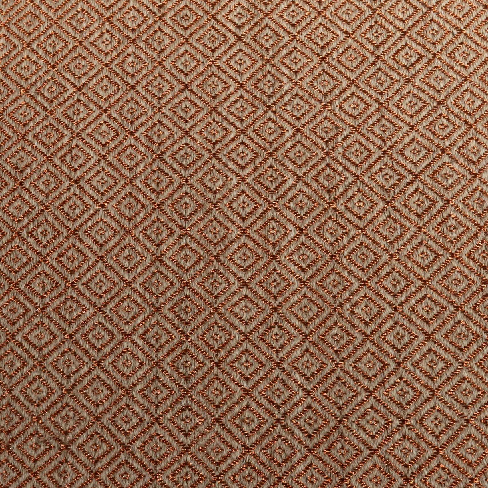 MEDIUM RHOMBUS WEAVE RUG IN NATURAL FIQUE FIBER AND COPPER