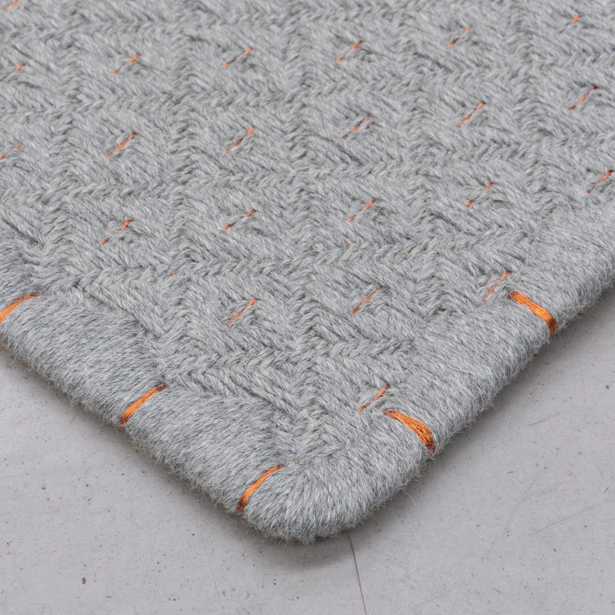 RHOMBUS WEAVE RUG IN GRAY ALPACA AND COPPER