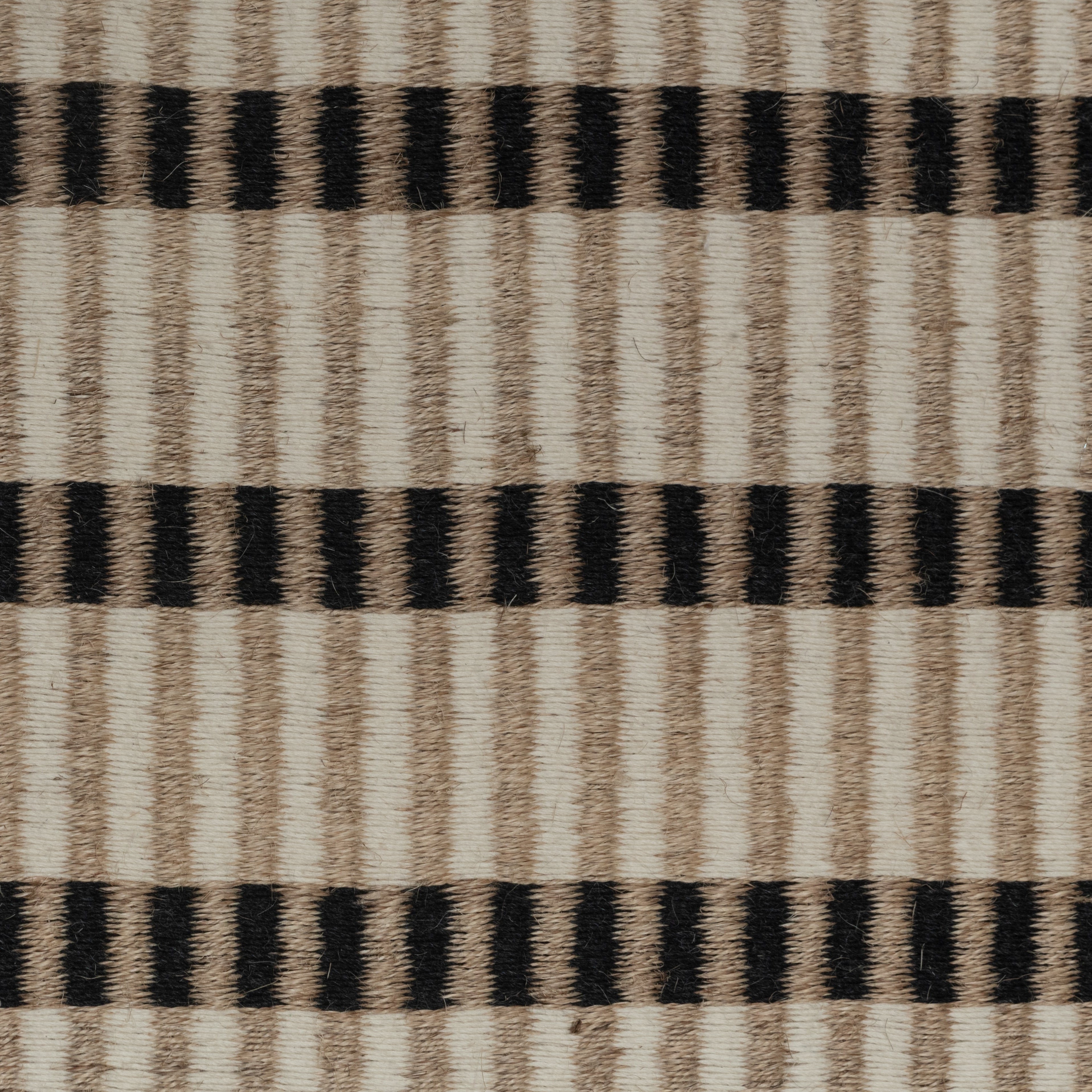 AXXIS WEAVE RUG IN NATURAL FIQUE FIBER, WHITE ALPACA AND BLACK ALPACA