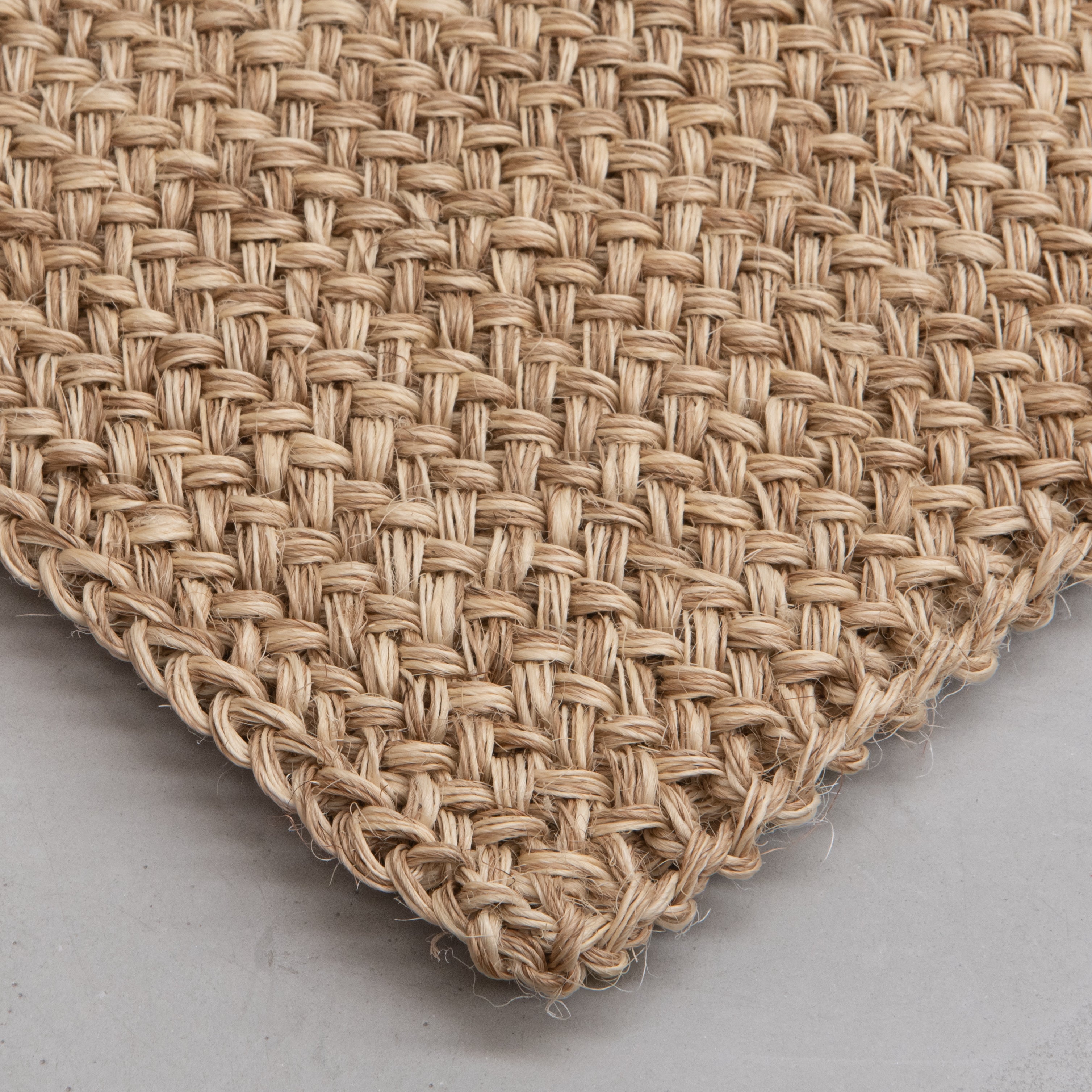 LUMA WEAVE RUG IN WHITE FIQUE FIBER AND NATURAL FIQUE FIBER