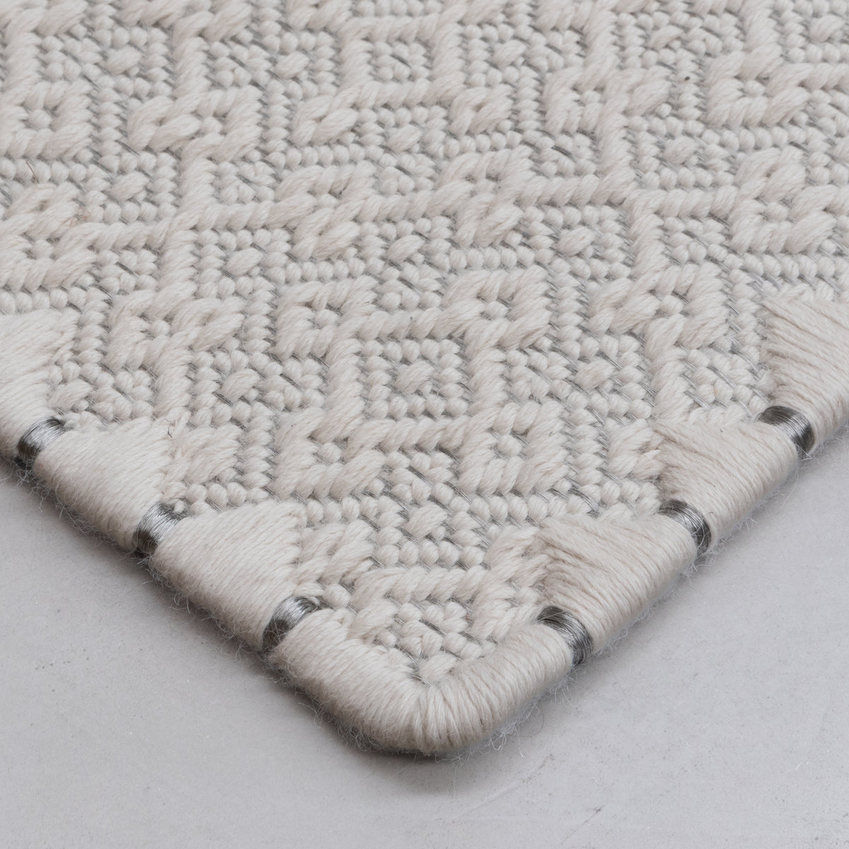 CASABLANCA WEAVE RUG IN STAINLESS STEEL AND WHITE ALPACA