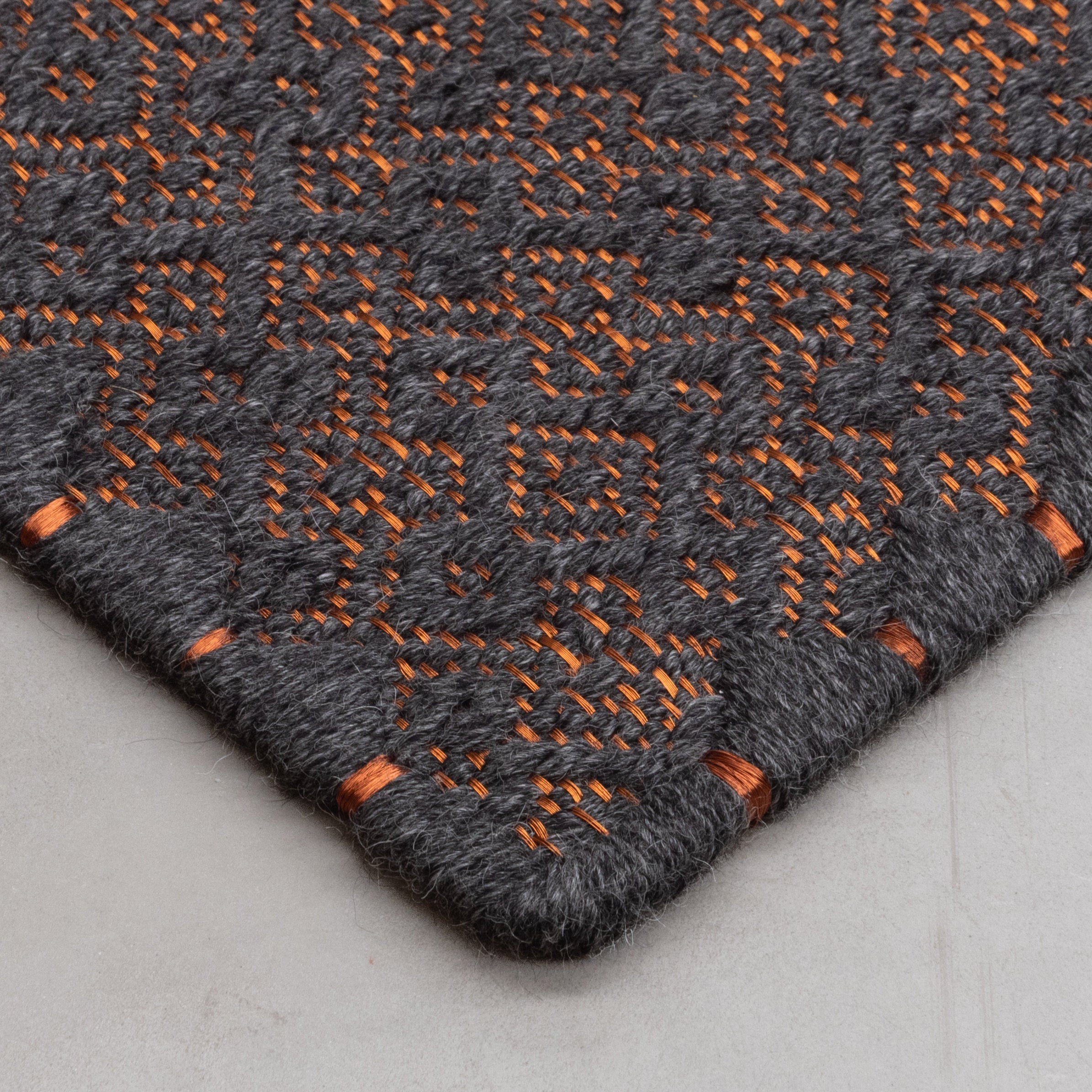 CASABLANCA WEAVE RUG IN COPPER AND BLACK-GRAY ALPACA