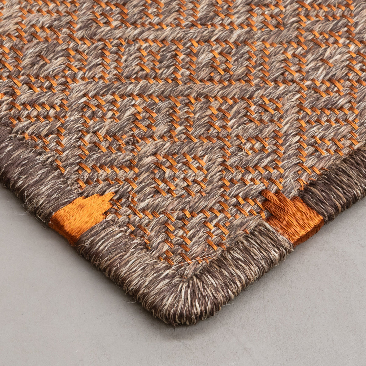 DAU WEAVE RUG IN COPPER AND NATURAL-KHAKI FIQUE FIBER