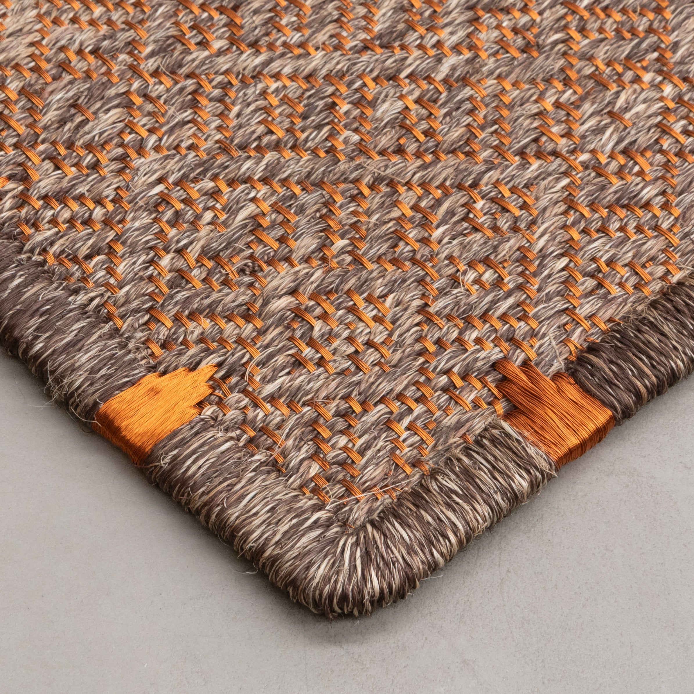 DAU WEAVE RUG IN COPPER AND NATURAL-KHAKI FIQUE FIBER