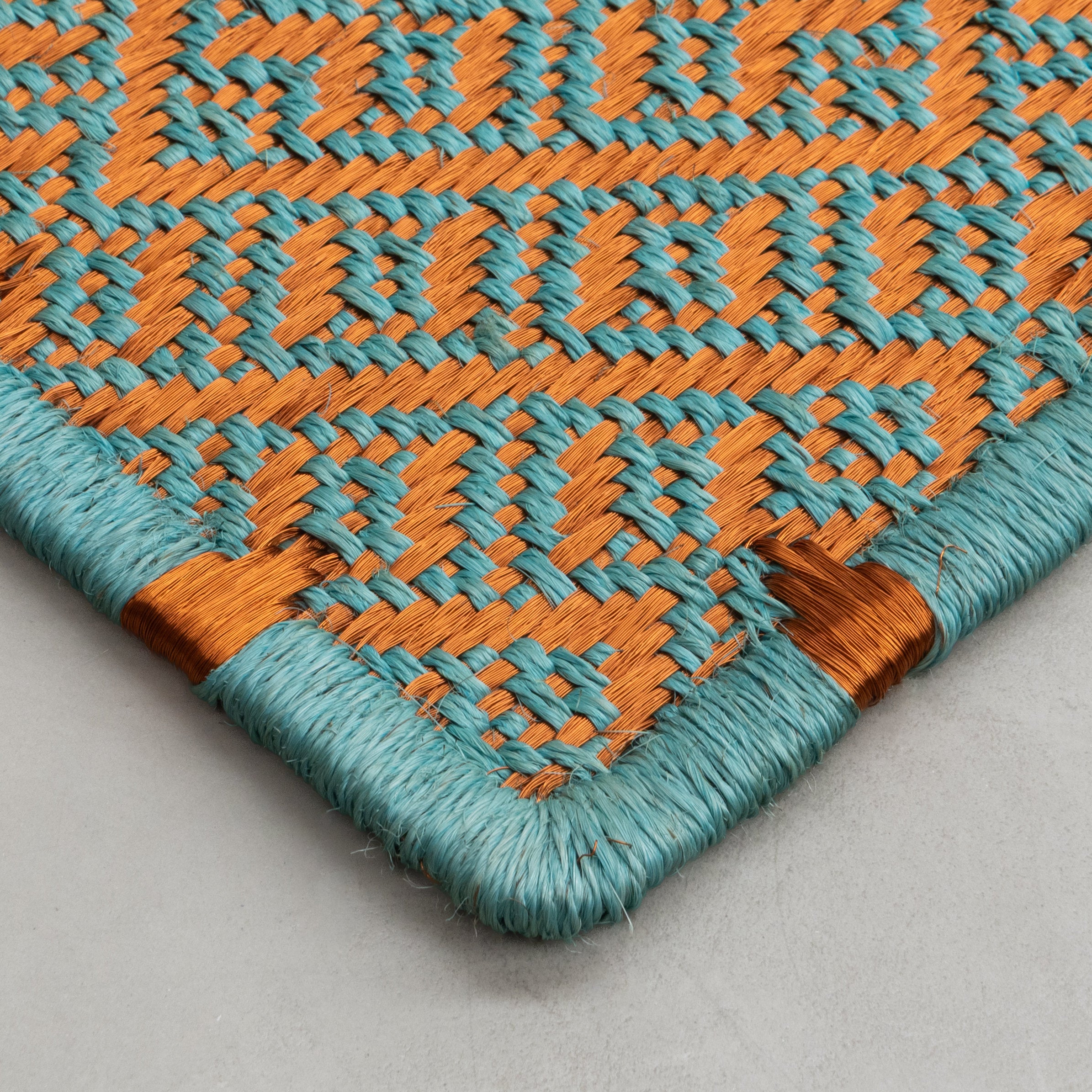 DAU WEAVE RUG IN MINT FIQUE FIBER AND COPPER