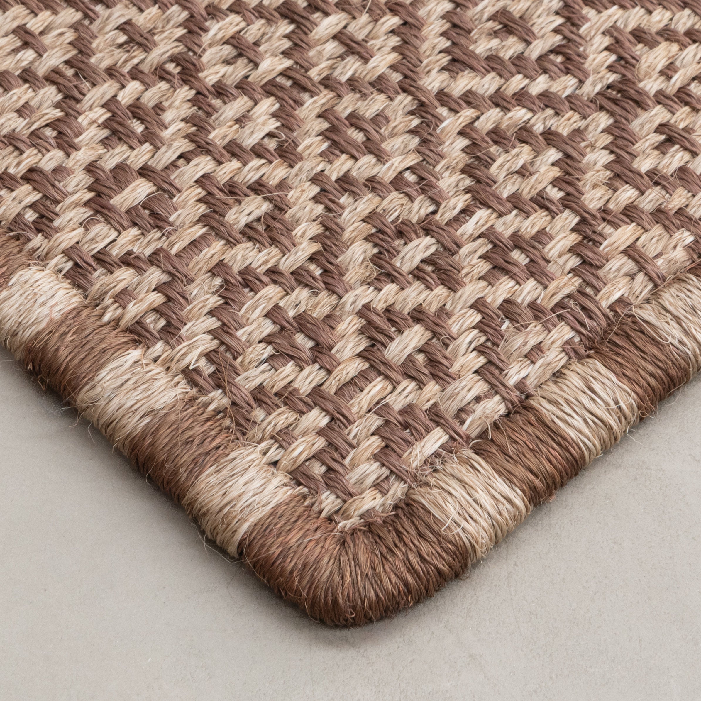 SUSU WEAVE RUG IN KHAKI FIQUE FIBER AND NATURAL FIQUE FIBER