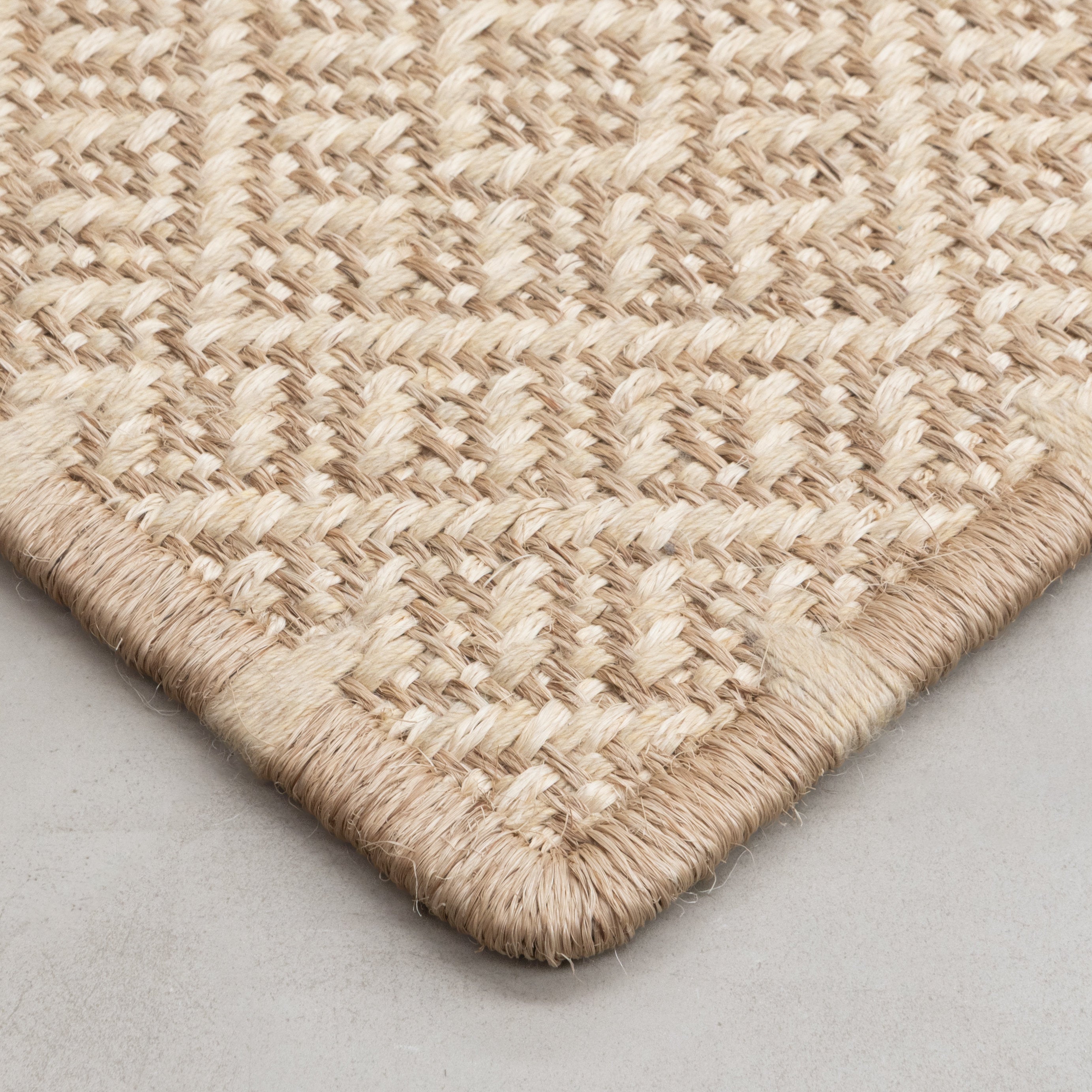 DAU WEAVE RUG IN NATURAL FIQUE FIBER AND NATURAL ALPACA WHITE FIQUE FIBER