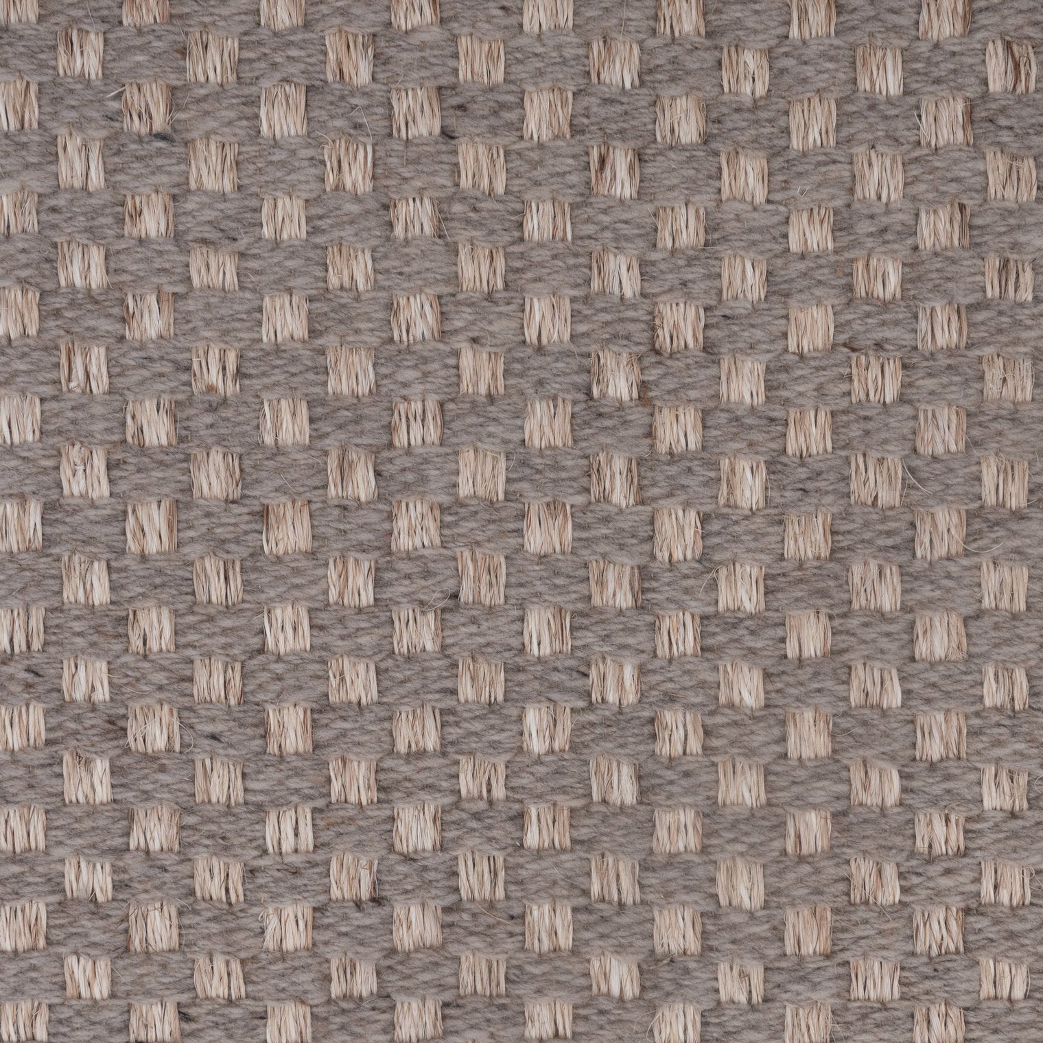 KANASPI WEAVE RUG IN NATURAL FIQUE FIBER AND TAUPE MOTÓN ALPACA