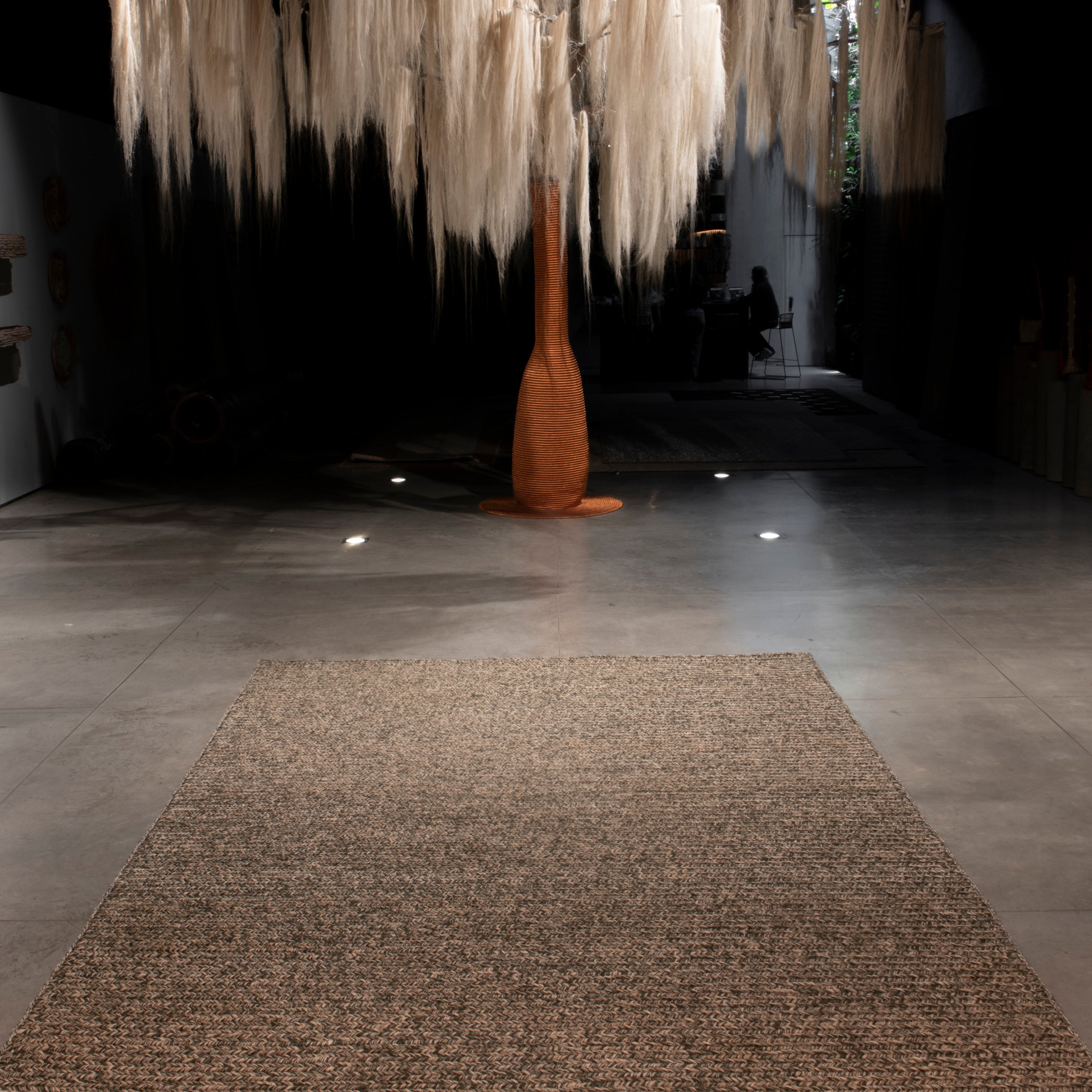 MESETA WEAVE RUG IN NATURAL AND OLIVE GREEN FIQUE FIBER