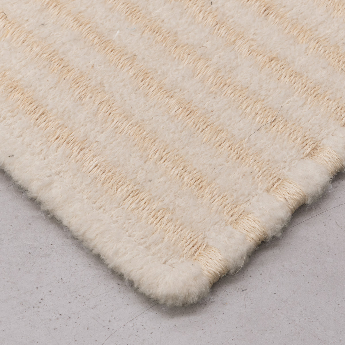 STRIPES WEAVE RUG IN WHITE FIQUE AND BOUCLÉ ALPACA