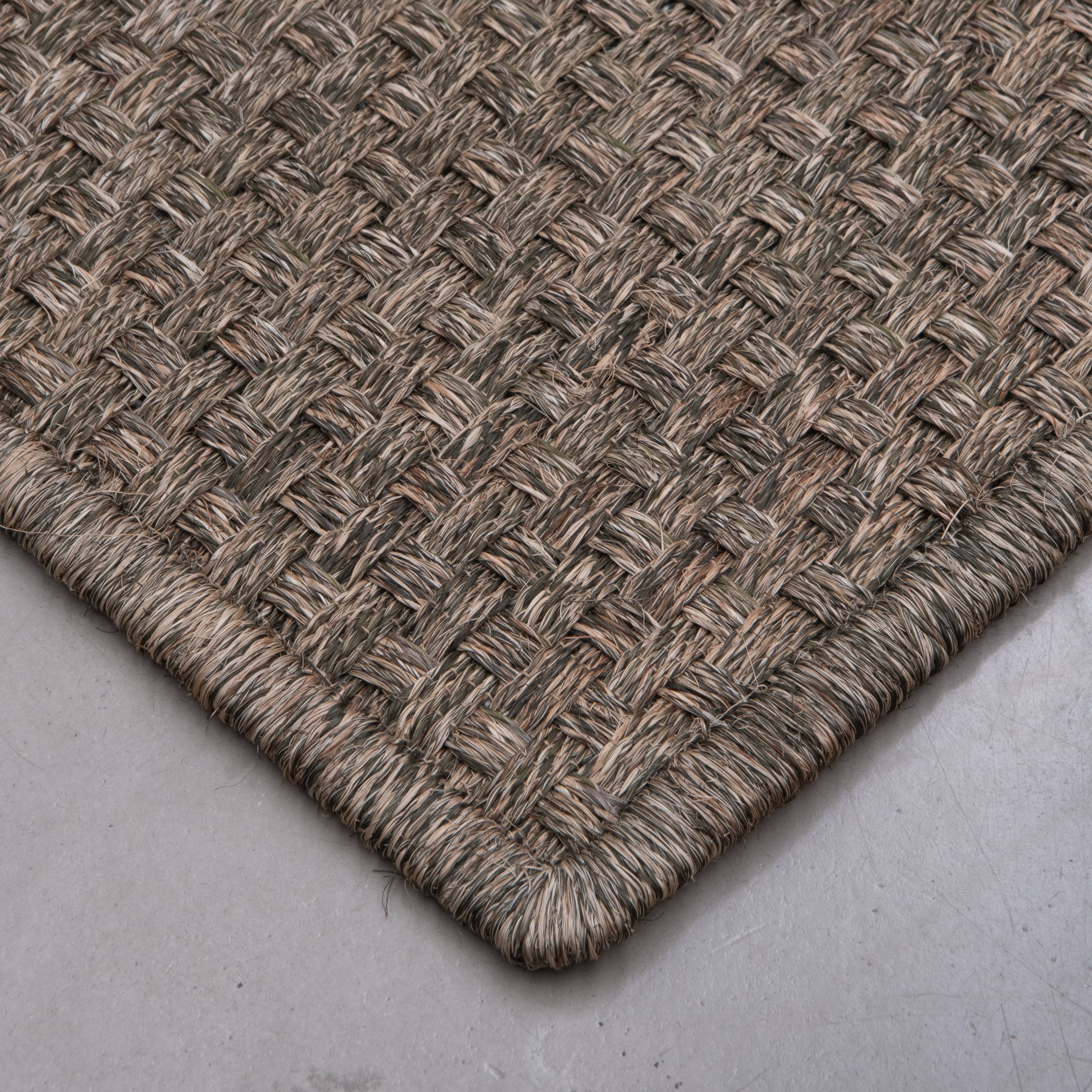 KANASPI WEAVE RUG IN AMAZON GREEN FIQUE FIBER