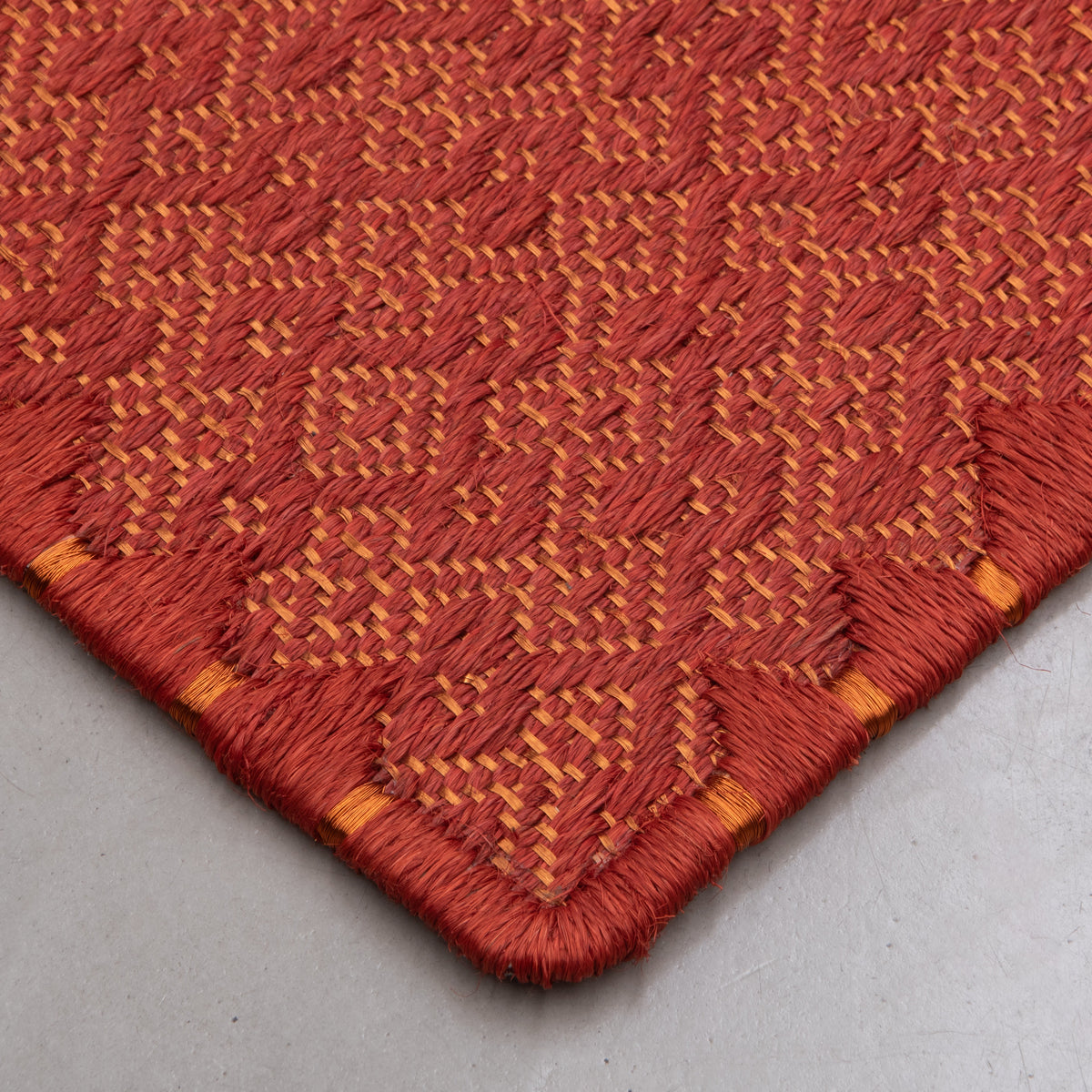 CASABLANCA WEAVE RUG IN COPPER AND BURGUNDY FIQUE FIBER