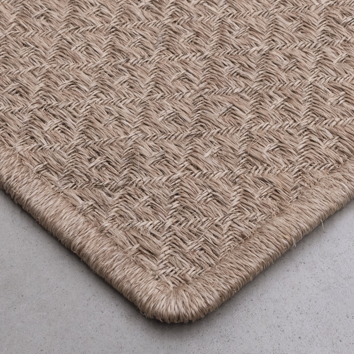 RHOMBUS WEAVE RUG IN NATURAL FIQUE FIBER