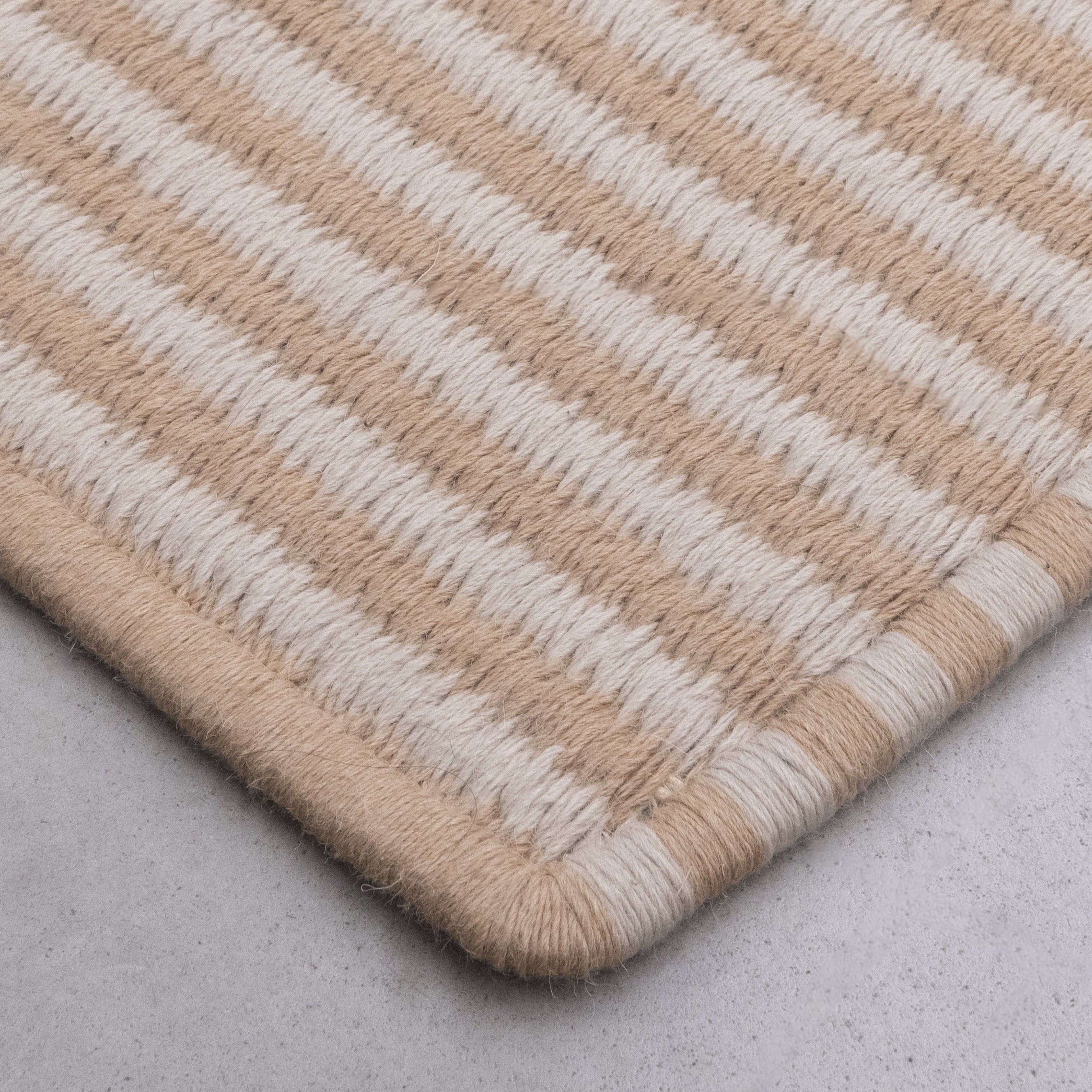 STRIPES WEAVE RUG IN BEIGE ALPACA AND BONE ALPACA